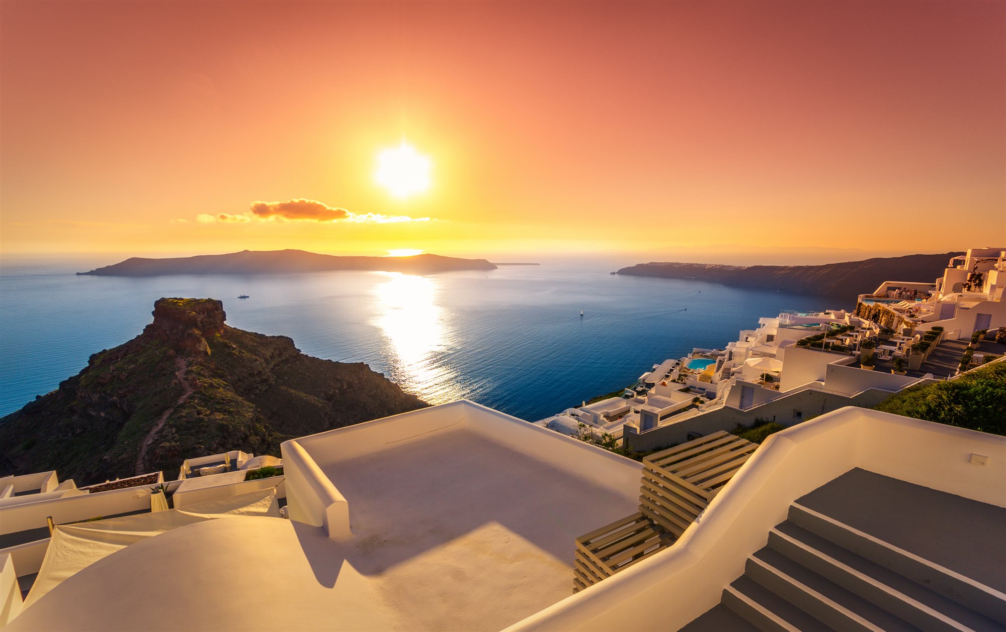Sunset over Santorini&rsquo;s caldera, Greece